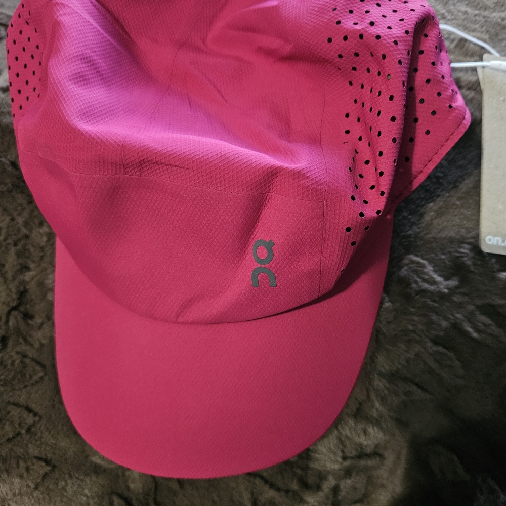On Running Fuchsia Lightweight Cap
